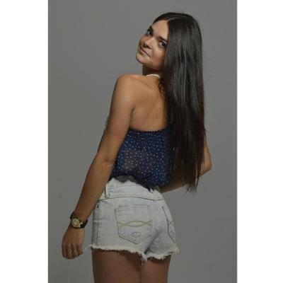 Busco lo inencontrable. Curiosa pasión por lo lejano aunque imposible vivir en la distancia. Complicada. Hecha de recuerdos y momentos que vivir ¿En tu mente?