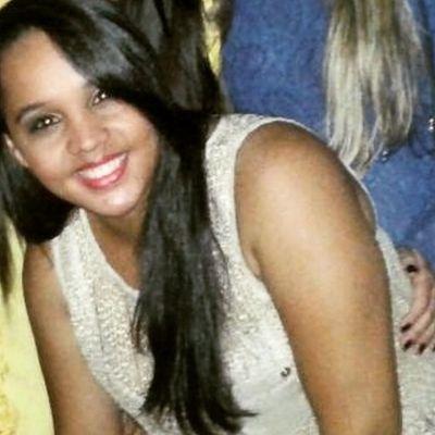 🍃 Sou feita de cicatrizes e gratidão.