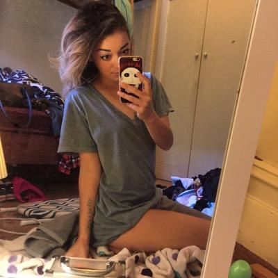 Career Driven -  21 year old - Chasing her Dreams 
Horror Movies/Sewing/Beyonce/Tea/Travelling