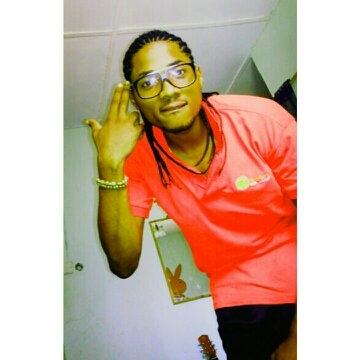 A nice dude. Friendly. Likes meetin new people#teamManchesterU. #teamFUTO. #teamFFbaq.