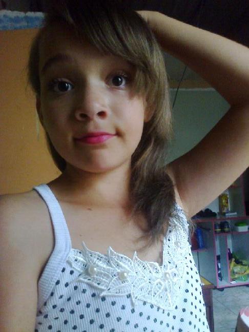Quem tem luz própria,incomoda quem ta no escuro:)