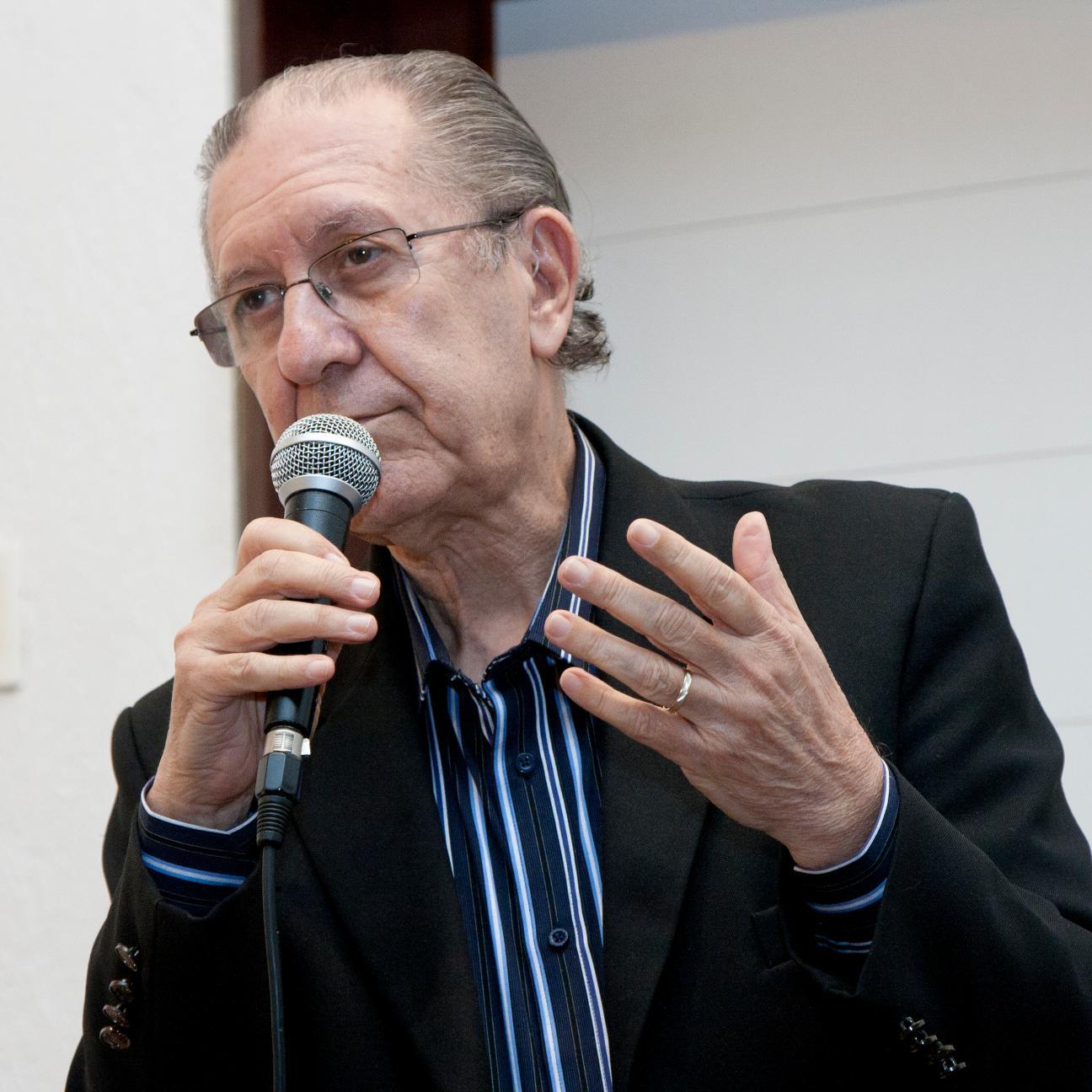 Psicólogo, teólogo, filósofo, palestrante e conferencista nacional e internacional, professor universitário aposentado, escritor com 20 obras publicadas.