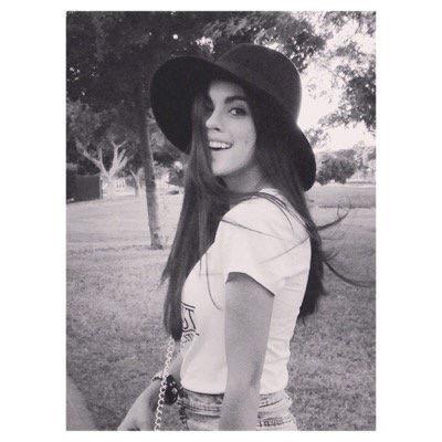 Hola, somos fans de Estefania una hermosa chica mexicana la cual nos hace sonreír cada que vemos uno de sus vídeos.
Steph nos siguio 02/01/15