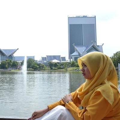 Cute,friendly| I'm not perfect but I'm unique in my own way | free like the air|English Department 2011| UNIMED