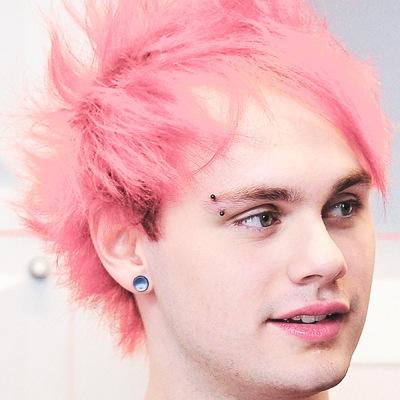 I LOVE @MYKINGISMICHAEL SHE IS MY QUEEN MOMA! She followed me 2-Jan-15! ✨✨ 3/5 ✨✨