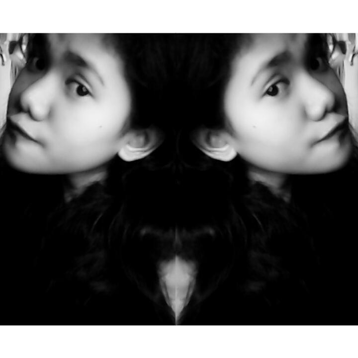 im female,, im beautiful,,, im smart,,,, and im single...