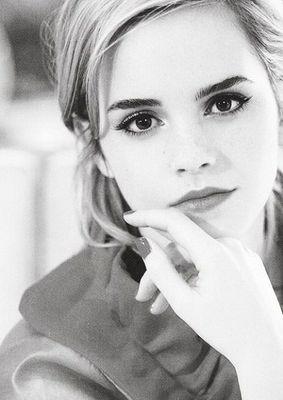 Ex~Gryffindor. Patronus: Nutria. Jefa del Departamento de Aplicación de la Ley Mágica. Madre de Rose y Hugo. Mujer de Ronald Weasley. #DHRole