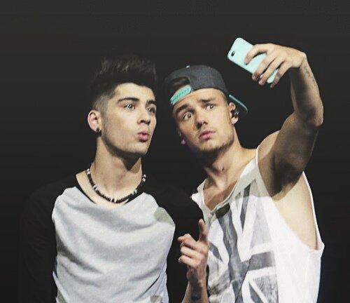 Directioner , flyrs, believer,ID.  Tão correto e tão bonito , o infinito é realmente um dos deuses mais lindos.