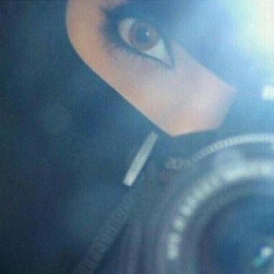 لاعاد تسألني عن الشوق لا هنت 
ماودّي  آجامل   ولا ودّي اجرح .!