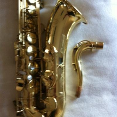Sax and percussion in UK's top Springsteen tribute - Glory Days.
Luvvin' dream-livin', blowin', steamin' and tyre-pumpin'! Never too late to rock! Yeaah!!