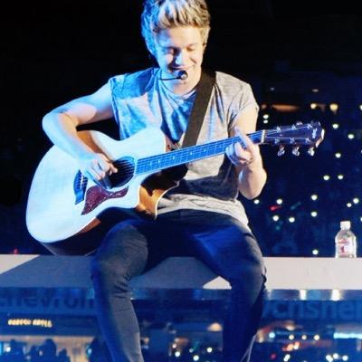 that's my second account, follow me on my first one @ljveforsheeran !✨