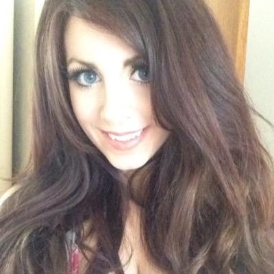 CarlaLee_'s profile picture. UK Illustrator. Loves kittens, gaming and biro pen. Might also refer to one's self as David Icke's cheerleader.