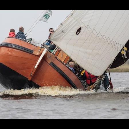 Officieel account van It Abbegeaster Skûtsje, gebouwd in 1905 te Warga op scheepswerf Van der Werff, vanaf 2009 eigendom van Stichting 'It Abbegeaster Skûtsje'