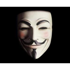 Je ne suis que l'Inconnu au masque solide sans expressions apparante. Ne cherché pas a savoir qui je suis, cela n'importeras rien.