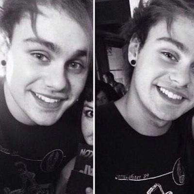 Solosoyfake's profile picture. No se que poner, adios. /Emoji/Emiliano Rudd/Harru.