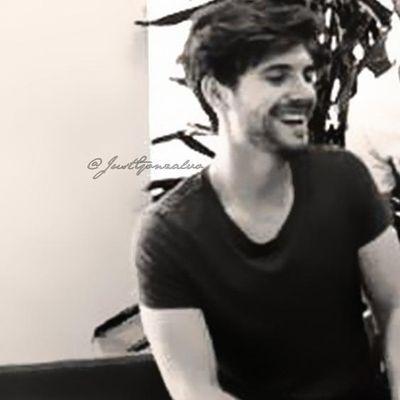 Club de apoyo en Barcelona dedicado a @Dvicio_Luis , batería del grupo @dvicioficial. El secreto está en su música... ♦