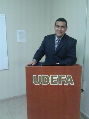 Abogado al servicio de Dios y de la República; ferviente defensor del Estado de Derecho, la Justicia Social y la Honradez.