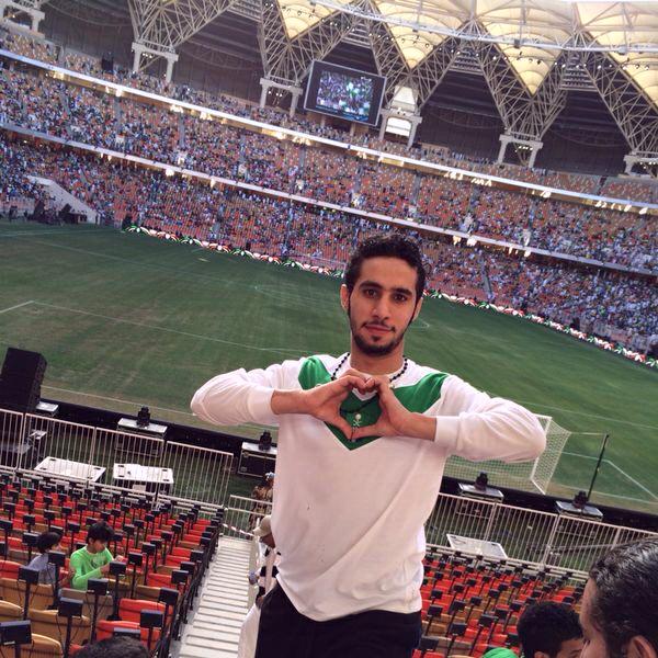 عبر الزمان فاز أو خسر نمضي معاً يسر و عسر
..طول العمر طول الدهر جده كذا أهلي و بحر..!
instagram: 3z0o0zee