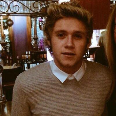 pretty please follow @speakniaII