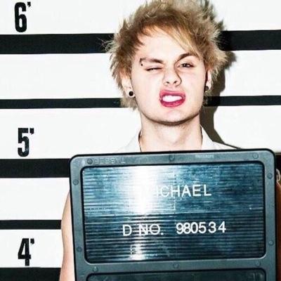 follow @5sauceturtles because she gave you a free follow