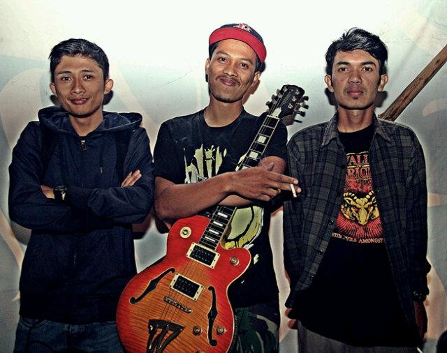 Official LADYDIANA twitter. We are a.#PUNKROCK
: @ajie_stiawan
  @FDAtwits @teguh_ramdani CP: pin 27F261B5 ||