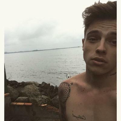 you're all that matters to me ♡ @pcastagnoli @NathanBarone @CaiqueGama / Fly ❤Jb ❤️