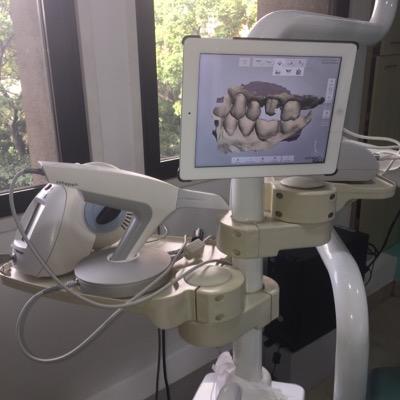 Director Centro de Implantes Dentales y Protesis CadCam cursos de formación y adiestramiento en Implantes Bicon, 3Shape Trios scanner intraoral. Y CBCT