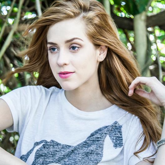 Sua principal fonte de informação da atriz, cantora e blogueira Sophia Abrahão.