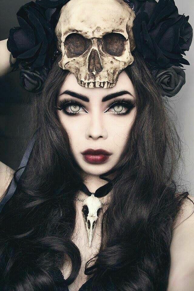 Magia, magia negra. Nadie sabe lo que todos creen saber. ¿Hada? Dejame hacerte dormir para siempre