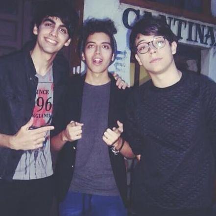 Me Siguio @mamaSonus El 10/01/13 @Sonusband Me Siguio El 15/01/13  ☺☺☺☺♥♥♥♥