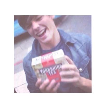 follow @nesquiklouis please bc she gave you this free follow! thank you !! have a wonderful day babe