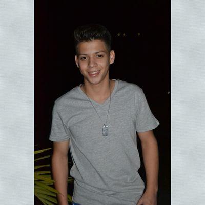 Con una mirada me hipnotisas, con un beso me enamoras||simple Soy un chico de 16 años||Estoy feliz mente enamorado de mi novia3 J&J