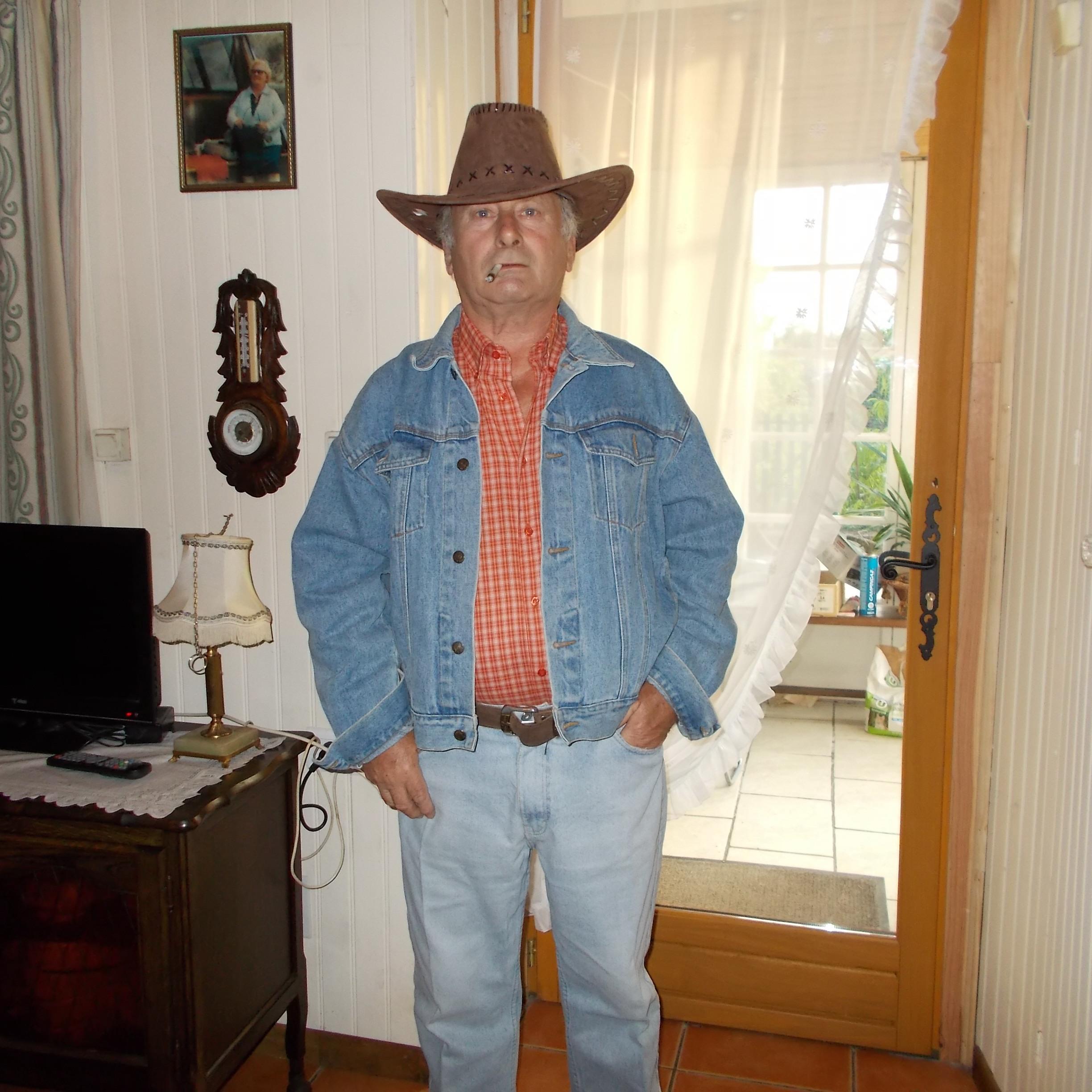 pooleharbour64's profile picture. 