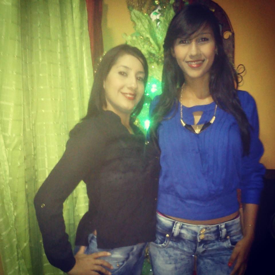 De tus labios quiero un beso,
De tu camisa quiero un botón
Y de tu pecho tu corazón.♥sigueme y te sigue♥