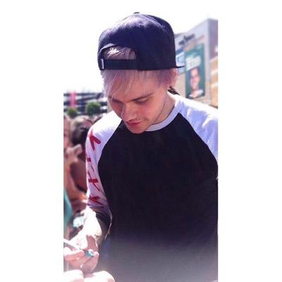 if you see this tweet me something nice :). 0/4
