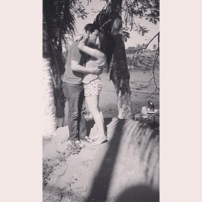 Hay que sonreir aunque todo este mal (: amo a mi mejor amiga ITALIA ❤️ y a JC también.