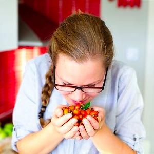 Tokig i (att laga/äta/fota/blogga) mat. Är 30 prick, nutritionist/näringsfysiolog och nyutexaminerad läkare.