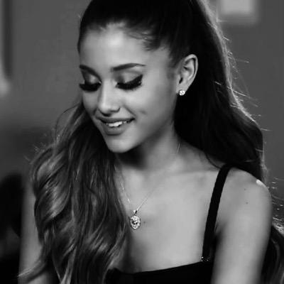 Arianasfoxes's profile picture. 