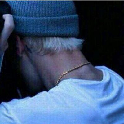 Oops hi justin bieber I love u I hopee to meet u but I can't anyway I love u so much please follow me I wish you follow me make me happy please