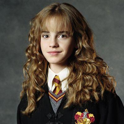 Hija de Muggles. He probado varios hechizos sencillos y me han funcionado. En la biblioteca.
