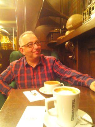 NamikSomel's profile picture. Kitapları, doğayı,kedileri ve köpekleri çok sever. Dostları ve sevdikleri onun için çok önemlidir.