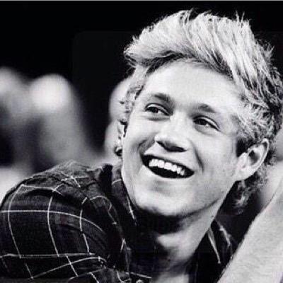 hey love please follow @ilookniall thanks :)