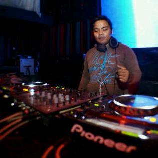 RandyStegie_DJ's profile picture. DJ/Producer • SEVEN DAWNprod • Worldwide Booking  Pin: 5530160D ... / no hp : 085772292089