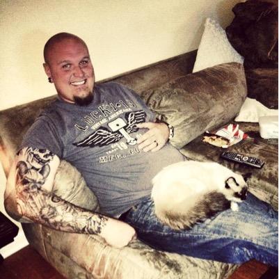 Im a 6'9 tattoed husband,father and lover of all things kick ass!! Head of security for @johnrich and @BigandRich