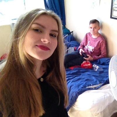 Perksof_Caitlin's profile picture. England // 17