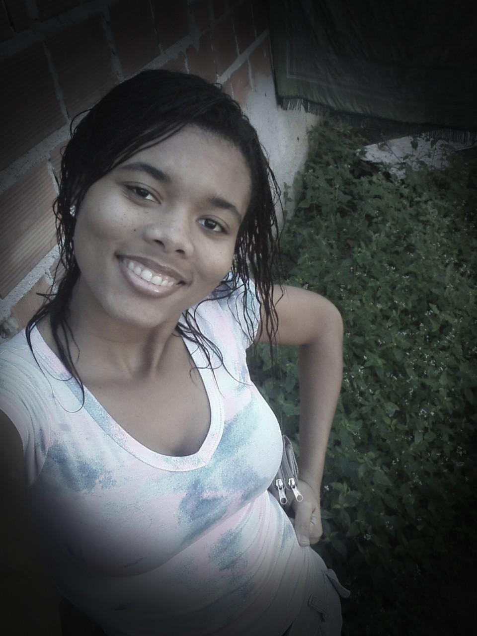 eu sou Rafaella,Tenho 22 anos,adoro fazer amizade e conhece gente nova é
Solteira!!