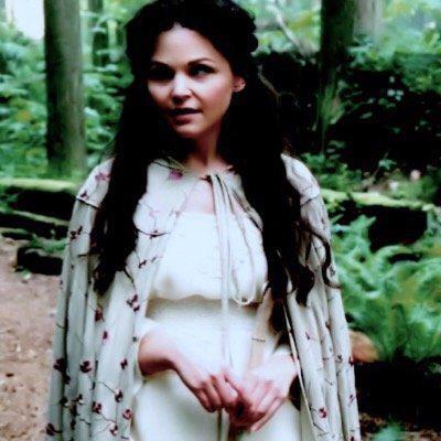 Snow White i love my family my husband @Snow2Prince daughters @swan_avaouat & @SaviorSwanEmma @MagicalArabella goddaughter @JustLoveTheSea