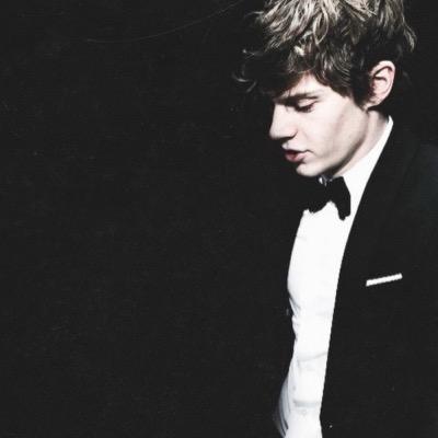 »I'm like a ringleader, I call the shots.« [RP:TW:Descriptive:Allison's brother]