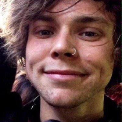 first all caps ashton account （＾∇＾）