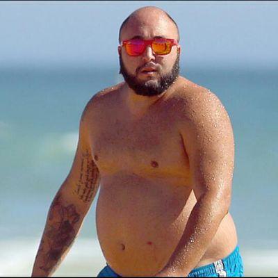 Latin lover, bordeline y chico fitness.
ASI SOY YO.
PD: Tranqui mama voy pa alla.